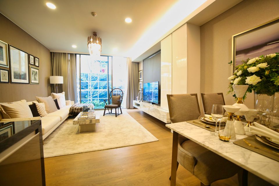 Refined apartment with living and dining areas